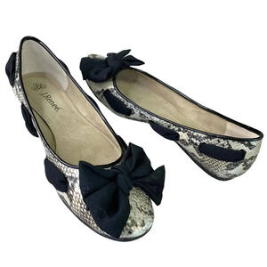 J. Renee Snakeskin Ballet Flat Slip On Shoes Women Size 9.5 Bow Lace Silver Gray